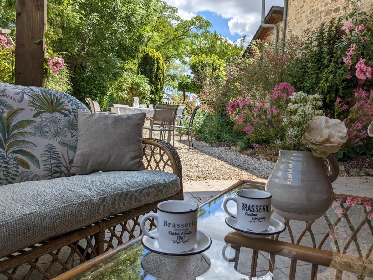 3 Self-Contained Gites With Pool And Games Room Saint-Georges-de-Noisné Exterior foto