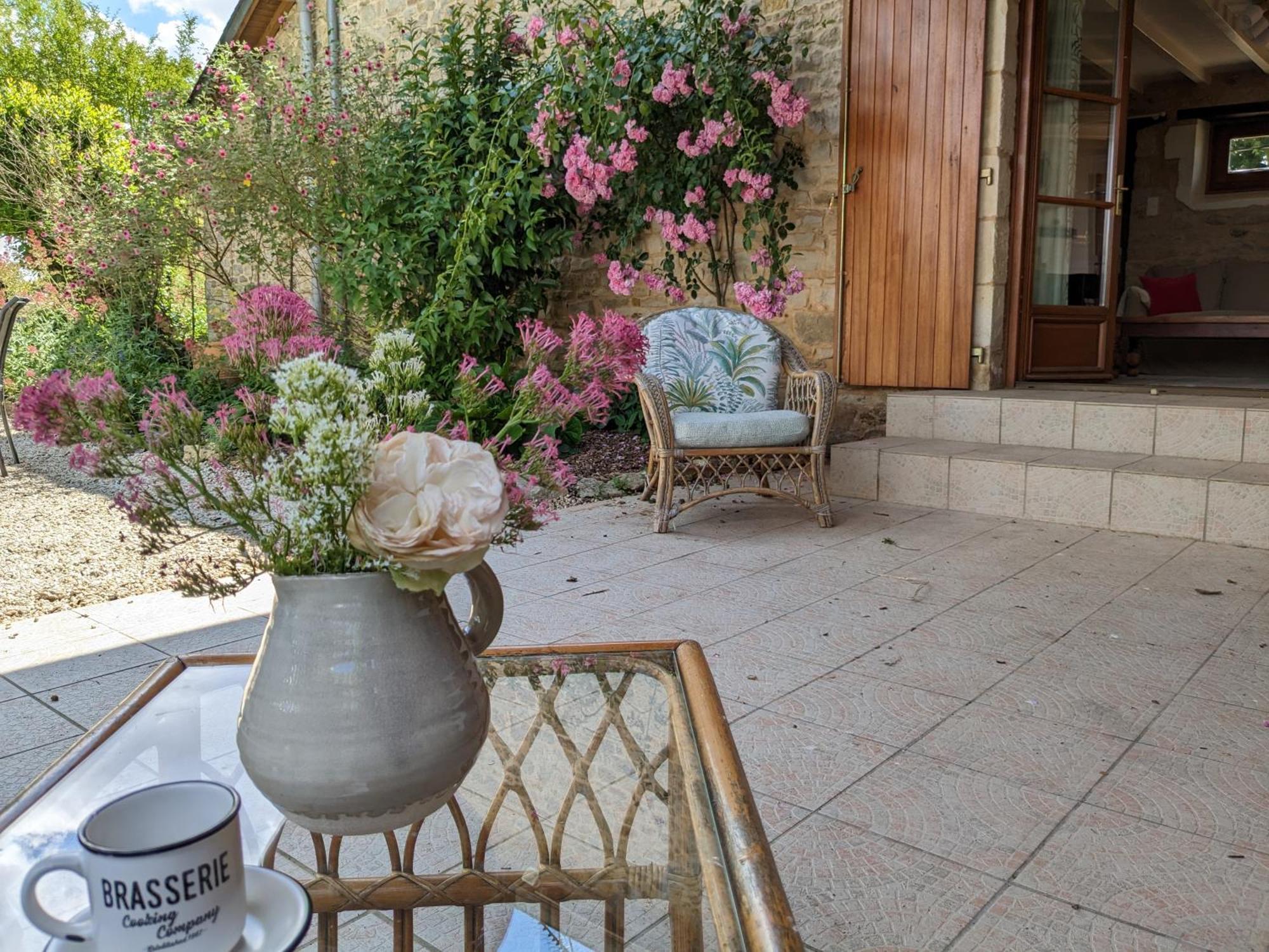 3 Self-Contained Gites With Pool And Games Room Saint-Georges-de-Noisné Exterior foto